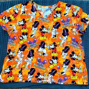 Disney Halloween Scrub top Women’s 2X